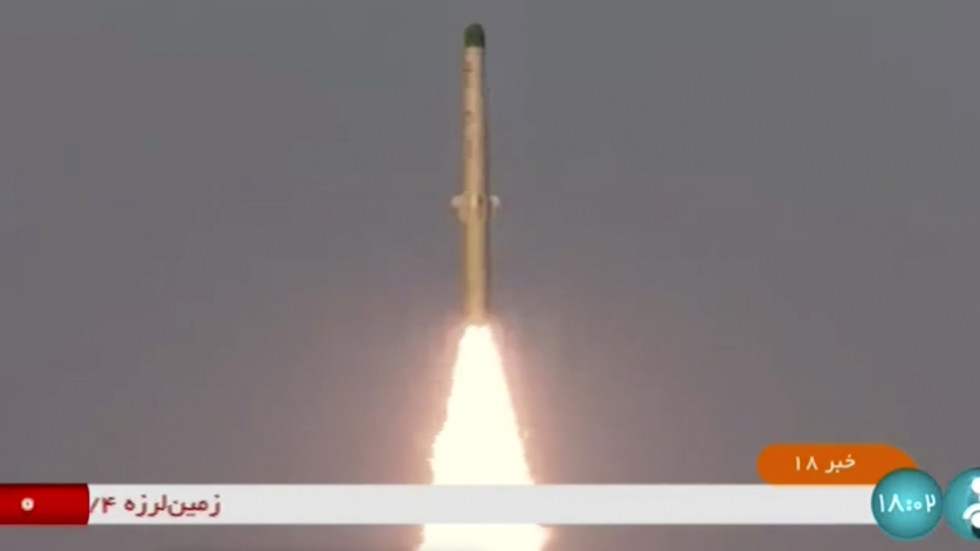 Irã lança foguete espacial — RT World News