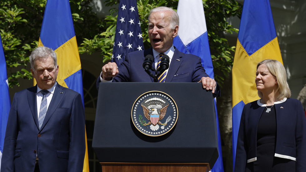 Biden promete apoio de longo prazo à Ucrânia — RT World News