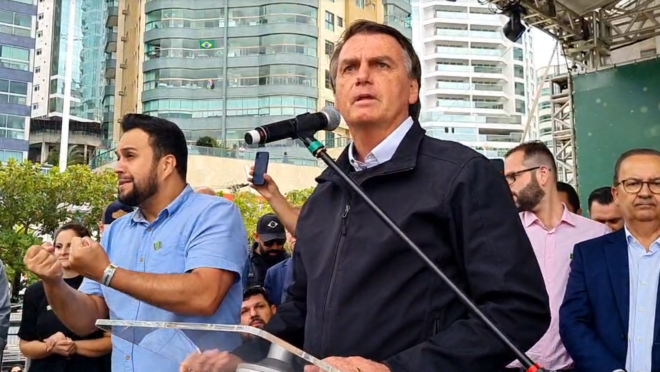 Bolsonaro fala em “tomar decisões” para que Constituição seja cumprida