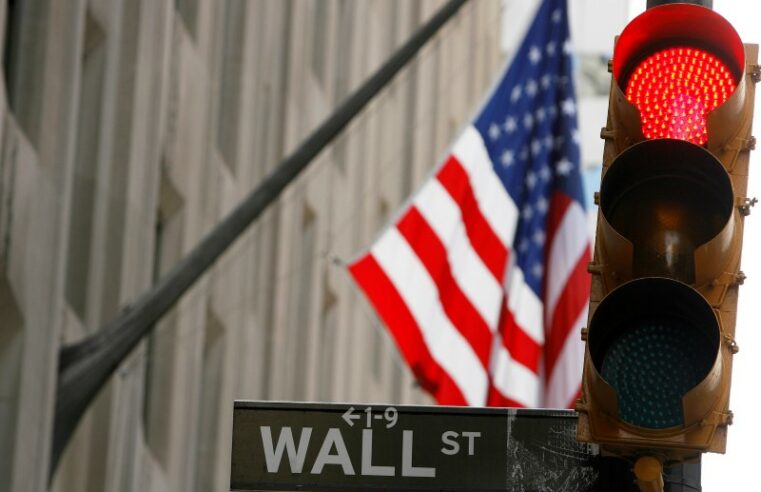 Wall Street tem 3º pregão seguido de queda por preocupação com aumento de juro pelo Fed Por Reuters