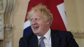 Primeiro-ministro britânico sobrevive a moção de desconfiança