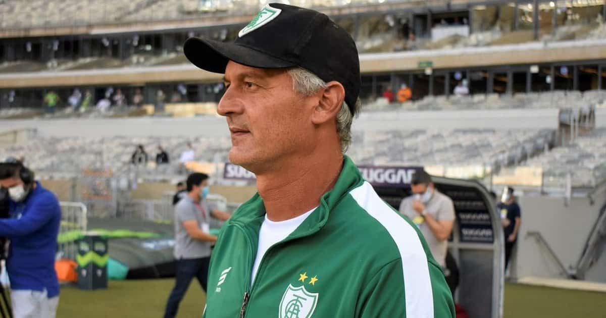 Rival do Grêmio oficializa contratação de Lisca para a Série B