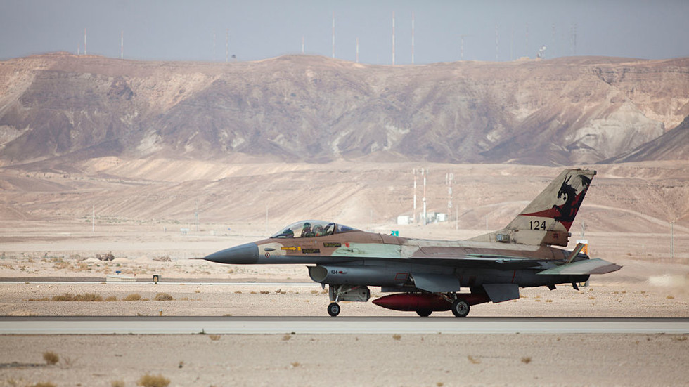 Dois civis feridos em ataque aéreo israelense – militares sírios – RT World News