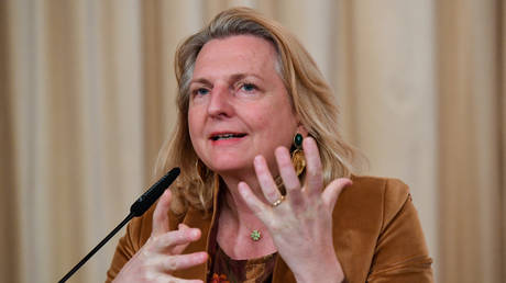 Foto de arquivo: ex-chanceler austríaca Karin Kneissl.