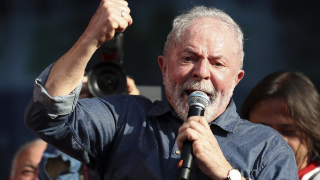 Práticas e propostas de Lula contrariam discurso a favor da democracia