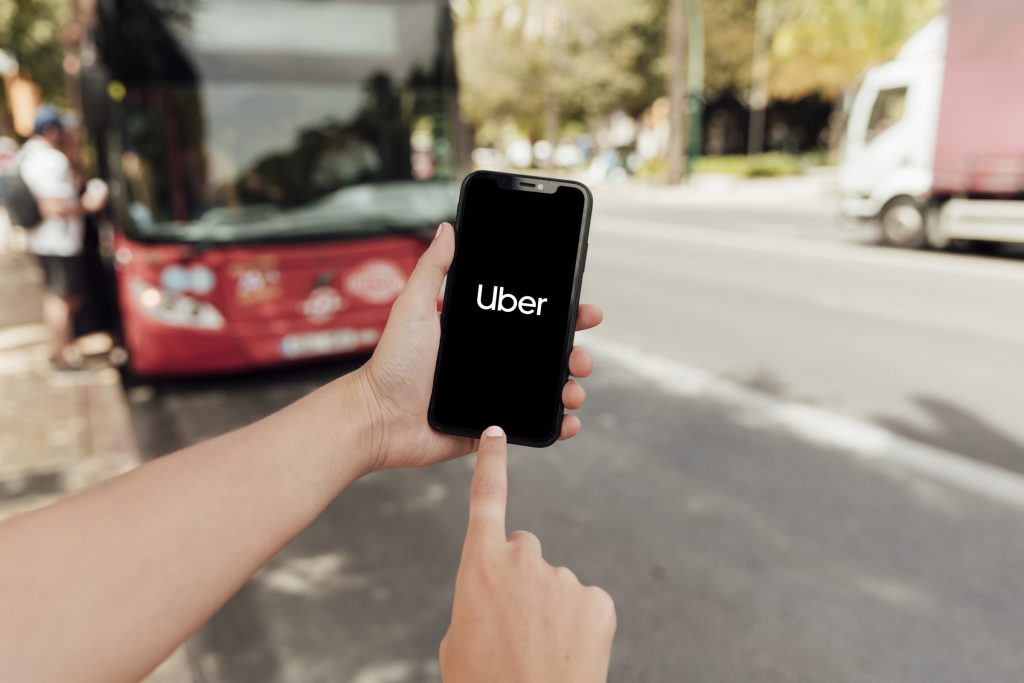 Com a popularização dos novos meios de transporte, o jovem de hoje em dia não tem a mesma paixão pelos carros como antigamente