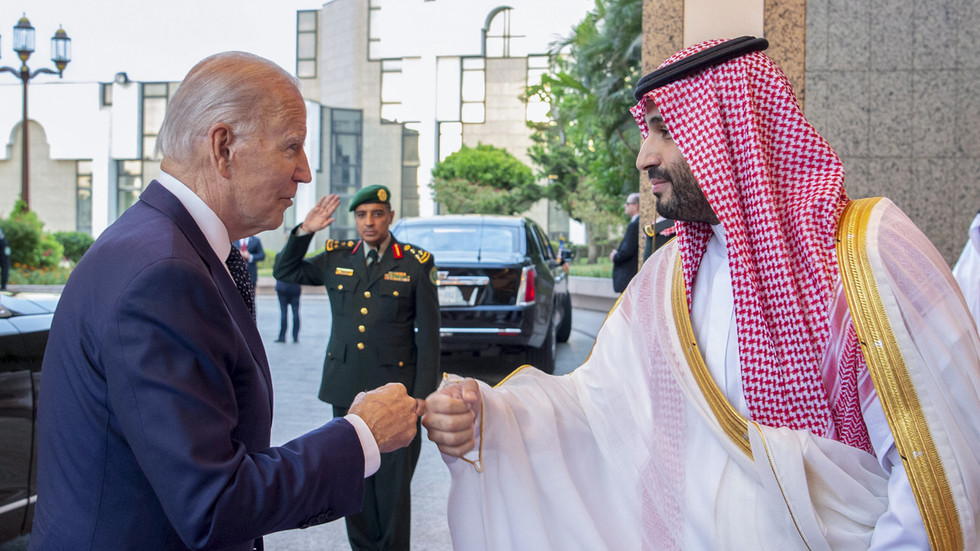 Biden afirma que pressionou líder saudita sobre assassinato de jornalista — RT World News