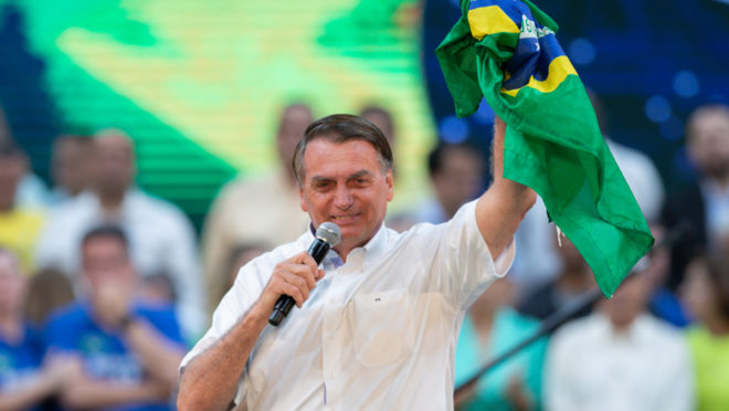 Bolsonaro critica Moraes e Fachin e fala sobre compra de imóveis
