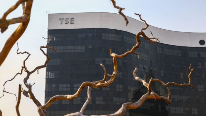 Após fala de Bolsonaro, juízes federais declaram apoio “irrestrito” ao TSE