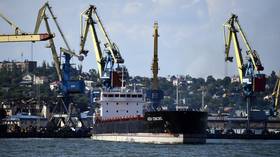 Enquanto o Ocidente culpa Moscou por 'crise alimentar', navios partem de Mariupol com a ajuda de Moscou, enquanto a Ucrânia mantém navios em seus portos