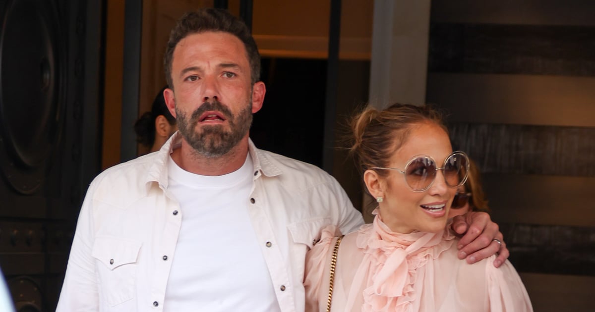 Blusa Pink Pussy Bow da J Lo com Ben Affleck na lua de mel