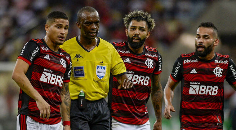 CBF afasta árbitros após polêmica atuação em Flamengo X Athletico – Esportes