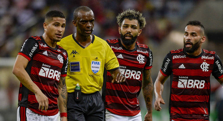 CBF afasta árbitros após polêmica atuação em Flamengo X Athletico – Esportes