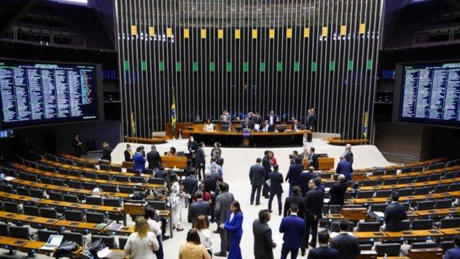 Câmara aprova PEC que proíbe União de impor gastos sem previsão de receita