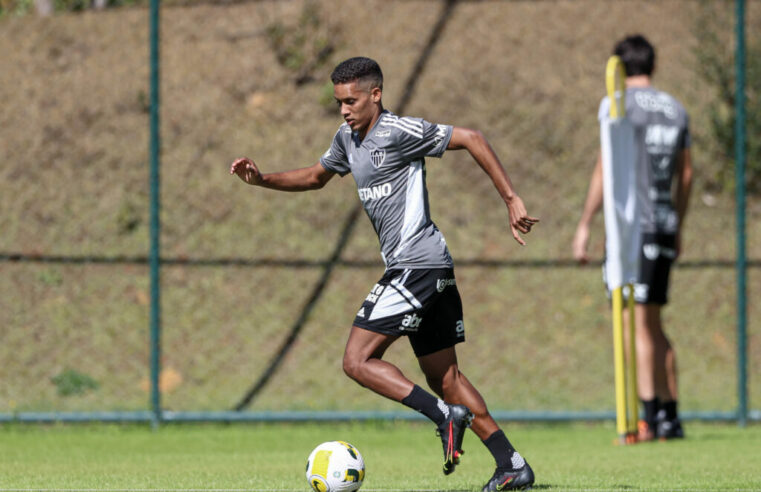 Como Pedrinho deve jogar no Atlético-MG?