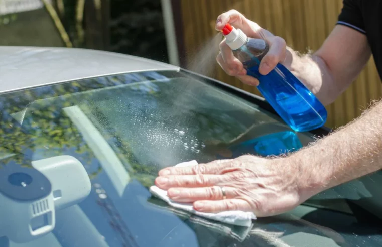 Como limpar o para-brisa do carro em casa;  veja como dicas