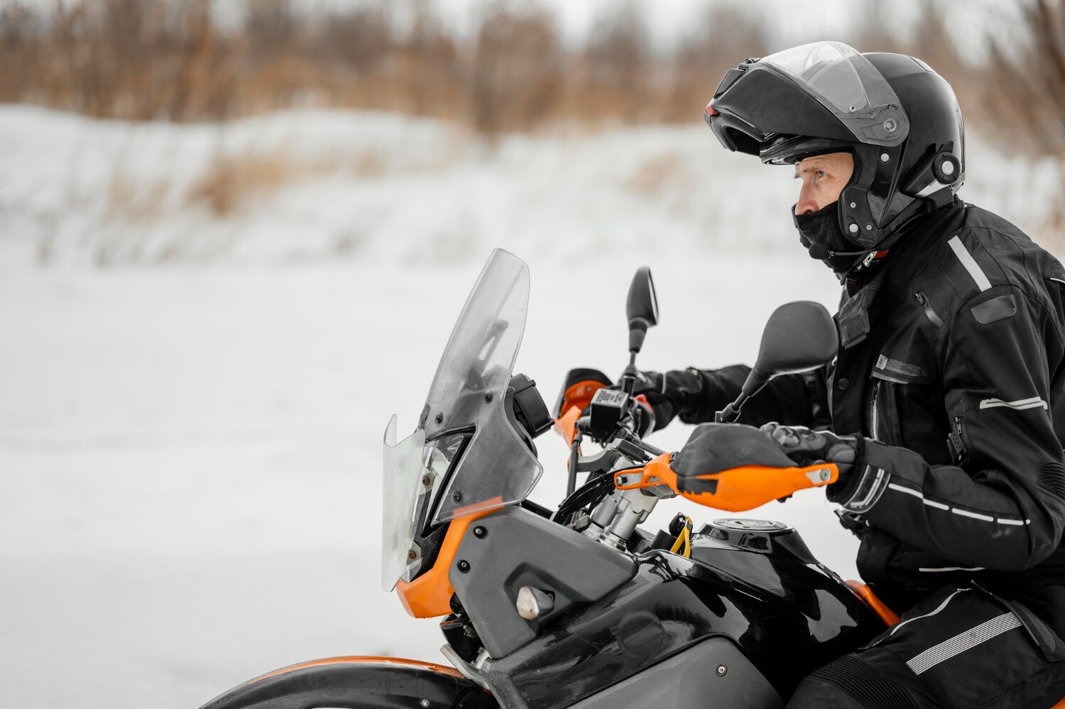 Dicas para enfrentar o frio ao andar de moto no inverno