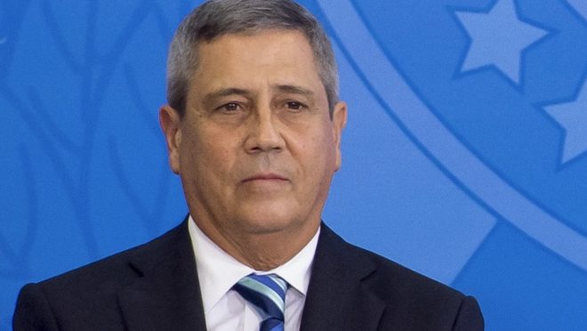 Ex-ministro Braga Netto deixa o governo para poder disputar eleição