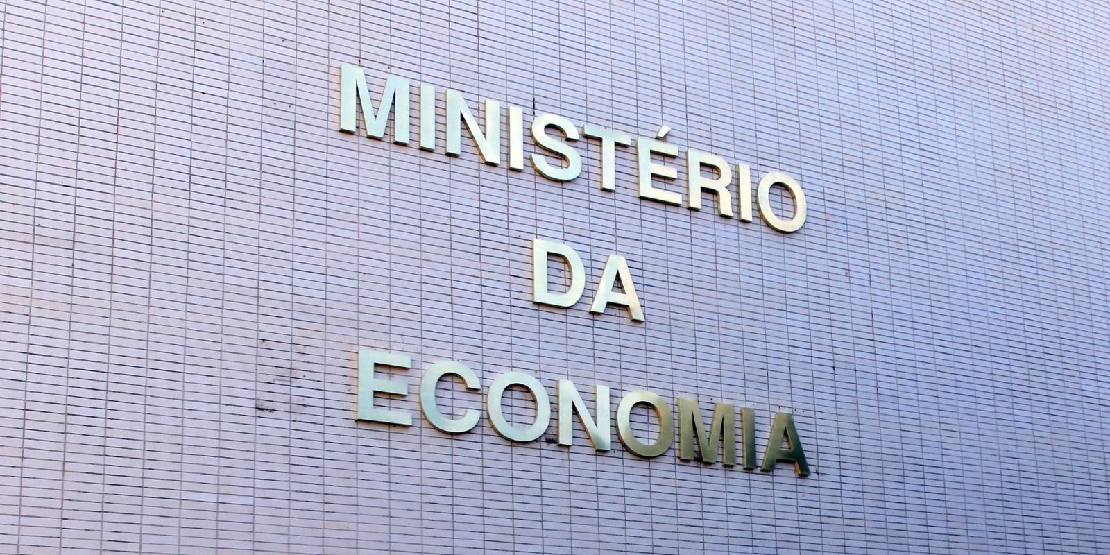 Governo reduz IPI de produtos fabricados no Brasil