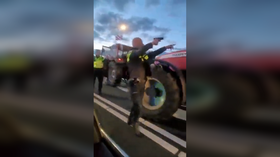 Polícia holandesa dispara tiros direcionados contra agricultores que protestam
