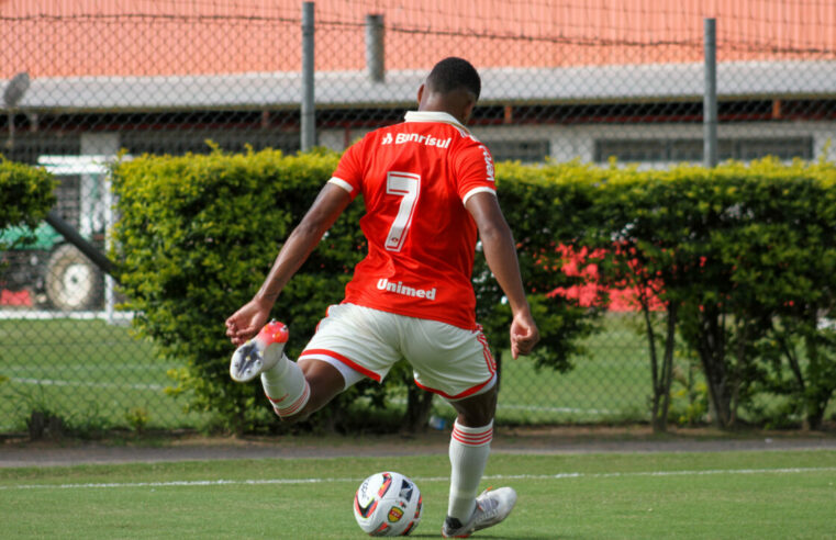 Internacional confirma renovação com Thauan Lara