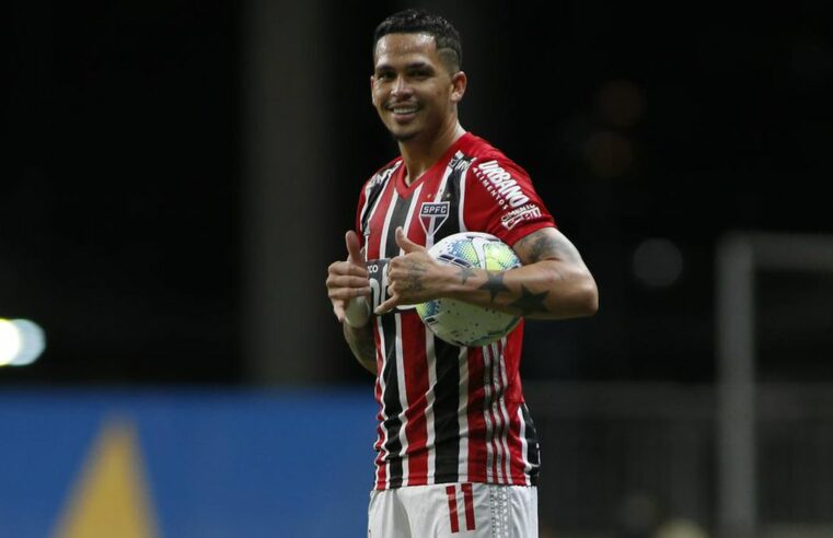 Jogador abre o coração após marcar dois gols e decidir para o Tricolor