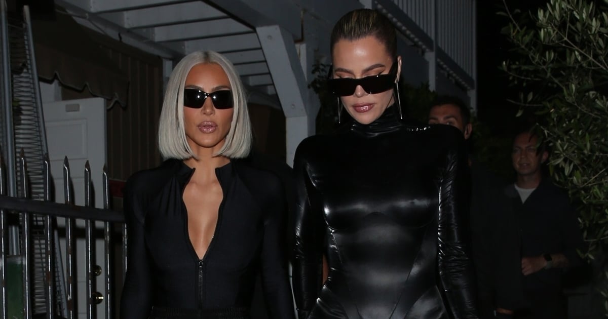 Kim e Khloé Kardashian combinam de macacão e macacão pretos