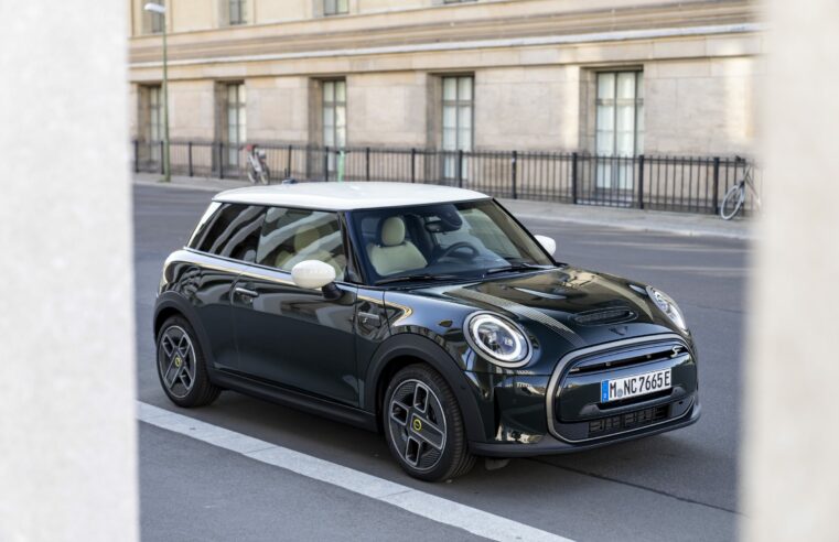 MINI Cooper SE ganha edição especial limitada a 30 unidades no Brasil