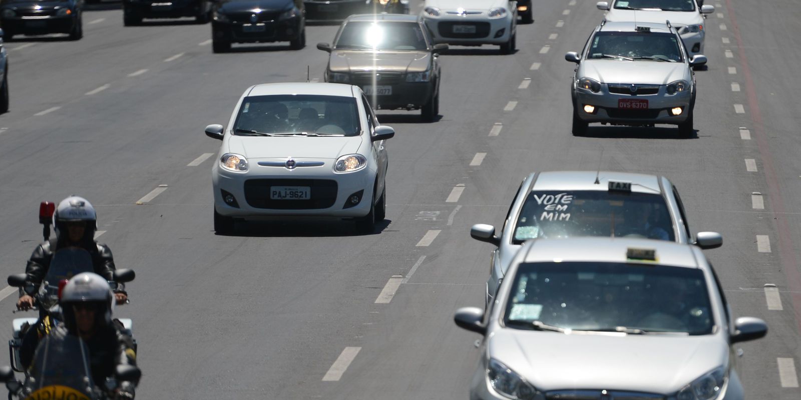 MP libera R$ 10,9 bi para auxílios a caminhoneiros e taxistas