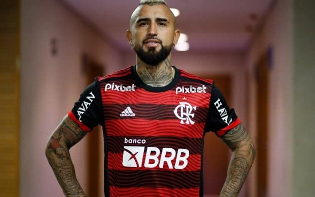 Milan comemora acerto de Vidal com Flamengo e ‘alfineta’ rival