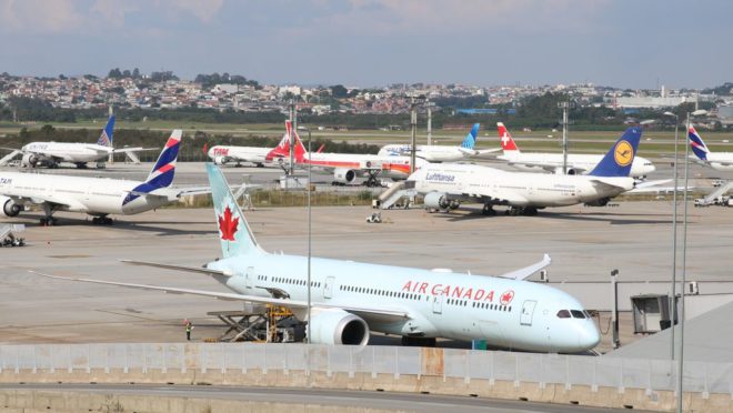 PF prende funcionários do aeroporto de Guarulhos que escondiam drogas em aviões