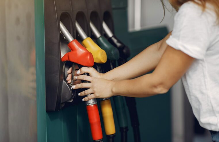 Preço da gasolina cai 12,55% no Brasil;  confira o cenário em todo o País