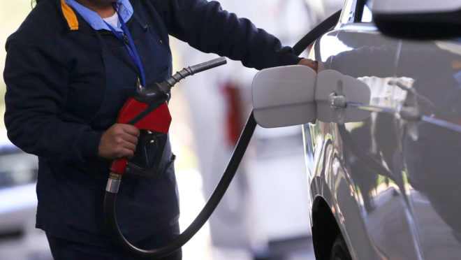 Preço da gasolina deve cair mais de 20%. Qual a redução por estado