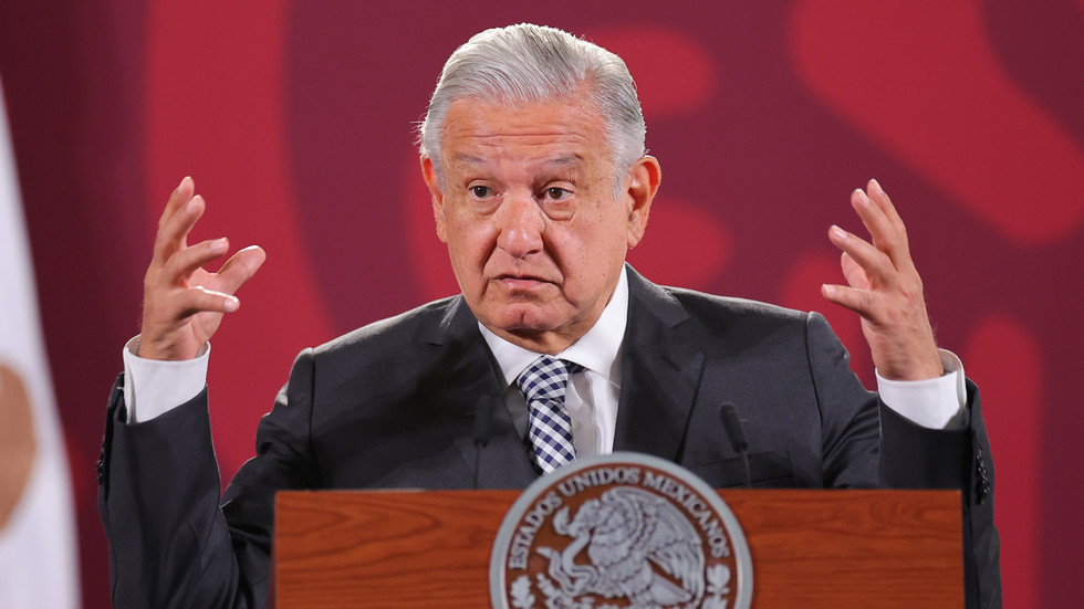 Presidente mexicano promete ‘derrubar a Estátua da Liberdade’ — RT World News