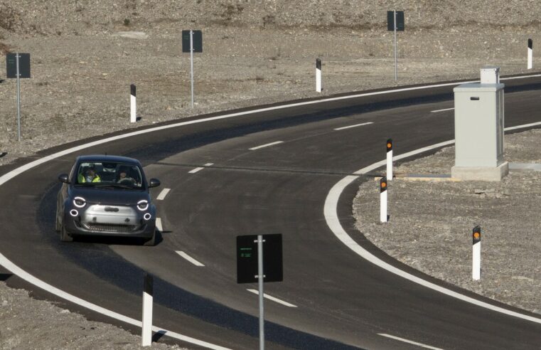 Recarregar carros elétricos em movimento?  Conheça a Arena do Futuro