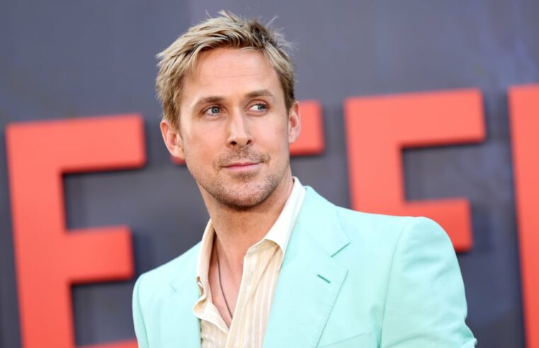 Ryan Gosling usa terno Mint Gucci na estreia de The Grey Man