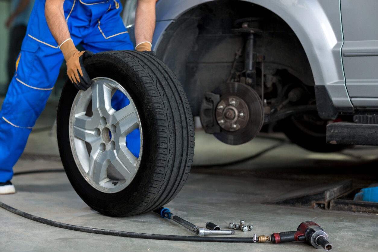Saiba qual sistema de rodízio de pneus é mais adequado para o seu carro