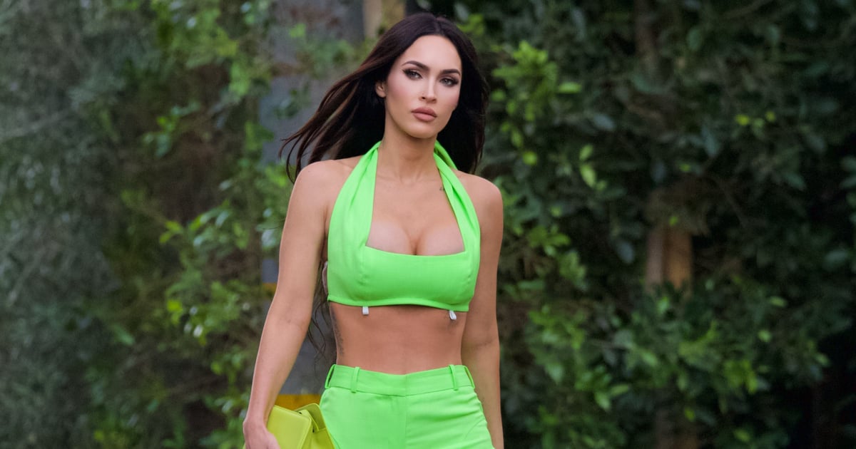 Sutiã e calça neon de Megan Fox no show de Machine Gun Kelly