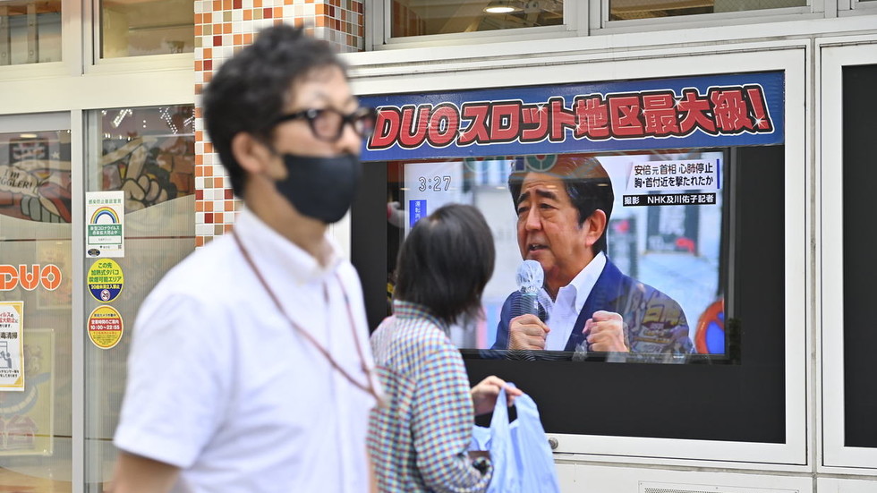 Tentativa de tirar a vida de Shinzo Abe capturada pela câmera — RT World News