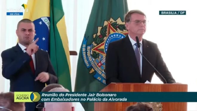 Youtube nega remoção de vídeo do encontro entre Bolsonaro e embaixadores