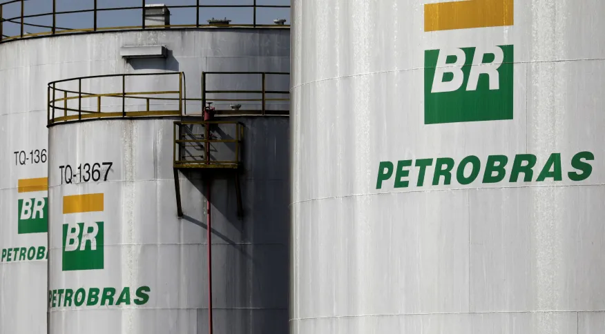Em um cenário de aumento constante de combustíveis, AbriLivre pede que o Governo intervenha nas ações da Petrobras