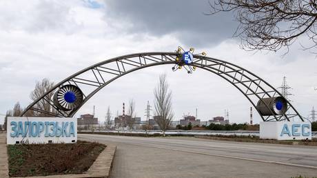 Foto de arquivo: Entrada da usina nuclear de Zaporozhye em Energodar, maio de 2022