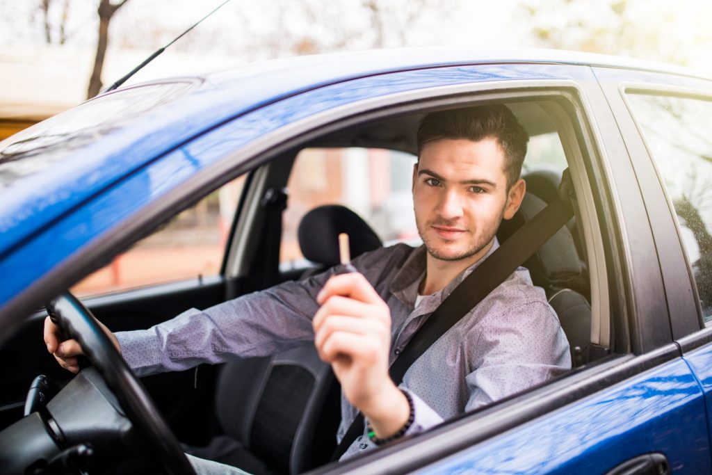 Compre como é a ação de operações que visam aplicar um golpe simultâneo em quem quer vender carro online