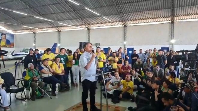 No primeiro dia de campanha, Jair Bolsonaro volta a Juiz de Fora e discursa a apoiadores