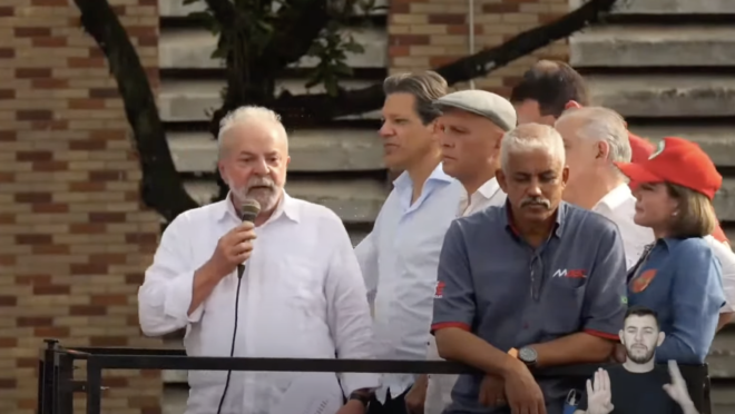 Lula abre campanha com discurso de agradecimento a metalúrgicos