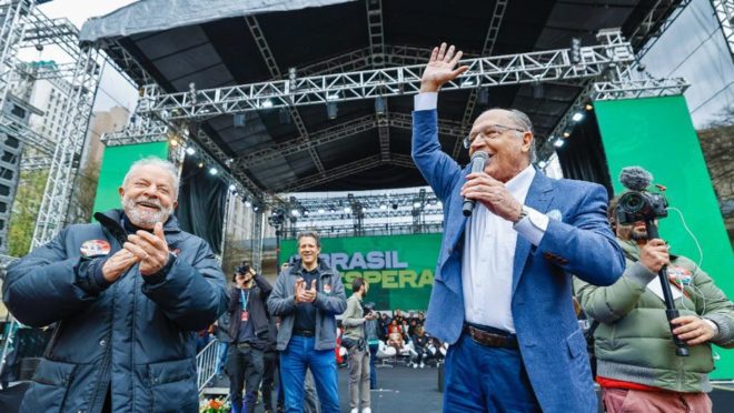 Lula critica apoio de lideranças evangélicas a Bolsonaro em comício