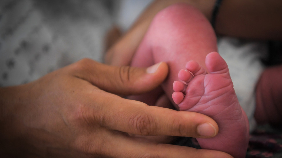 País estabelece nova baixa de fertilidade — RT World News
