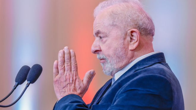 Lula tenta atrair evangélicos pelas redes sociais e Janones assume tarefa