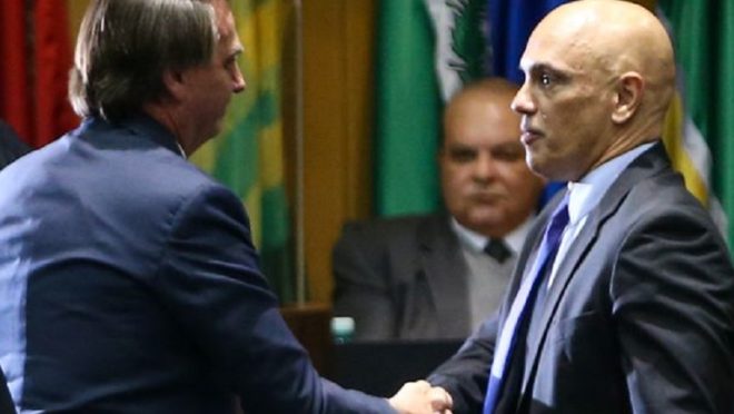 Bolsonaro diz que Moraes é parcial e interfere na PF em busca de poder