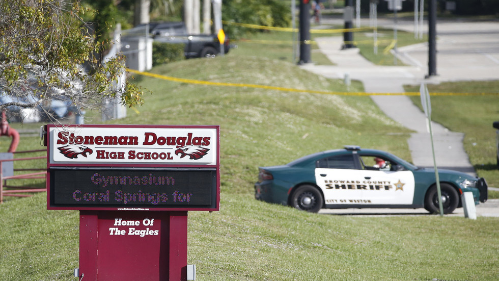 Funcionários da educação demitidos após investigação sobre tiroteio em escola na Flórida – RT World News